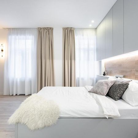 Four Bedroom Apartment, Old Town Bukarest Exterior foto