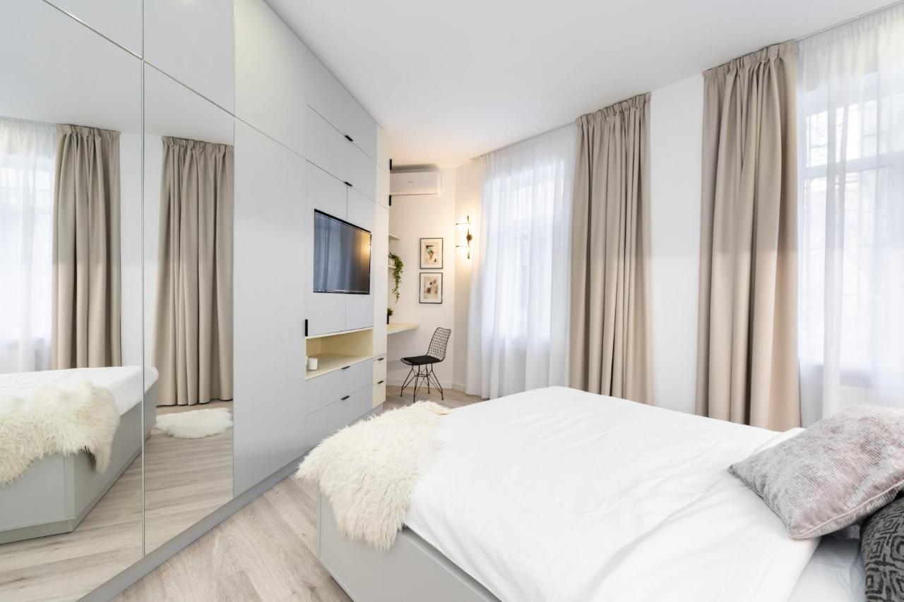 Four Bedroom Apartment, Old Town Bukarest Exterior foto