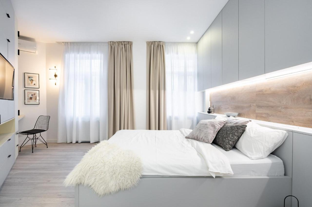 Four Bedroom Apartment, Old Town Bukarest Exterior foto