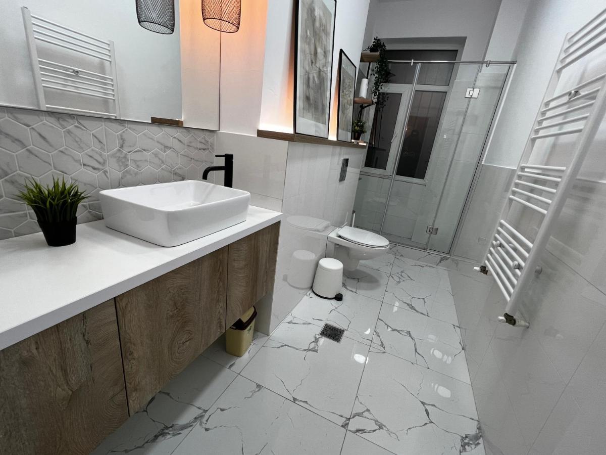 Four Bedroom Apartment, Old Town Bukarest Exterior foto